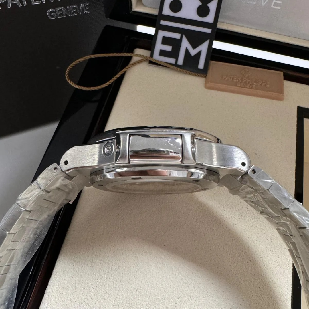 Patek Philippe Nautilus Blue Mondphase Automatic