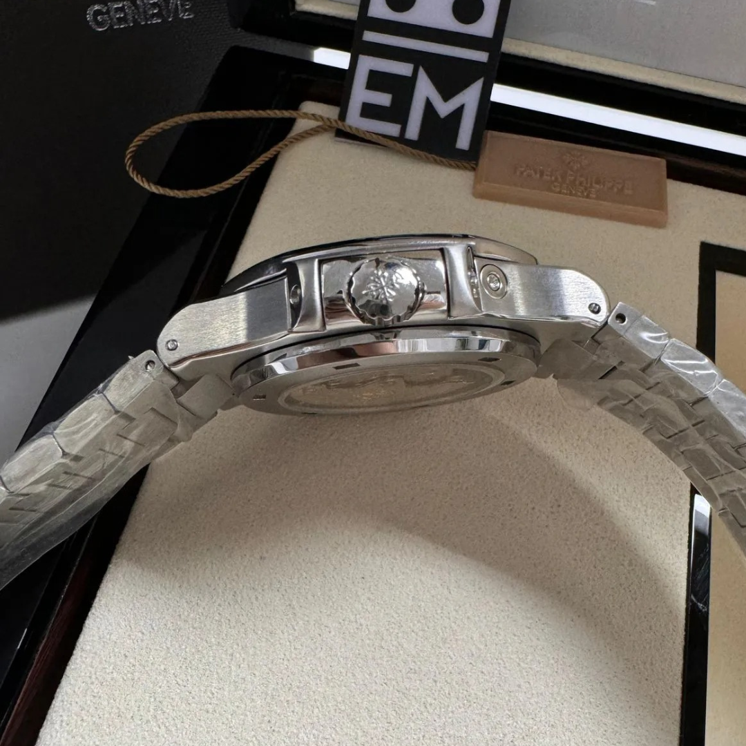 Patek Philippe Nautilus Blue Mondphase Automatic